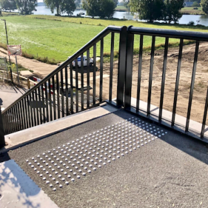 Belijning blindegeleidelijnen door Van Heusden Werken